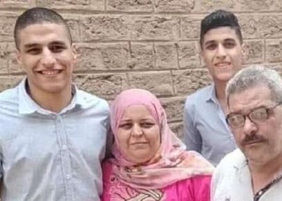 سيدة القطار مع أسرتها