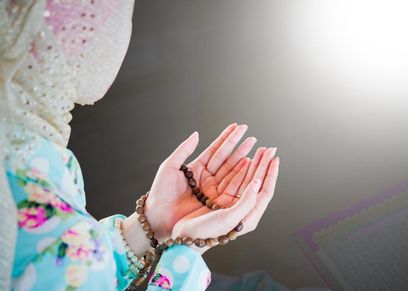 الإفتاء توضح  حكم تأخر غسل الحائض بعد فجر رمضان