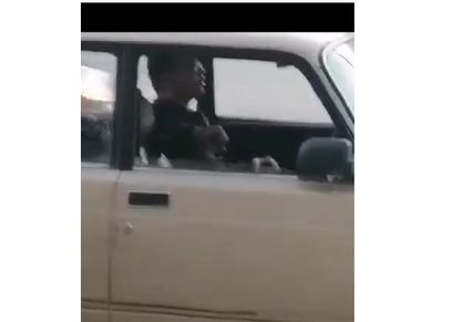 المتحرش داخل سيارته