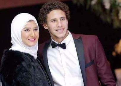اللاعب رمضان صبحي وزوجته