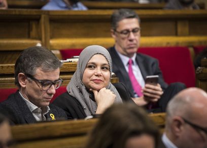 نجاة درويش أول نائبة في برلمان كتالونيا