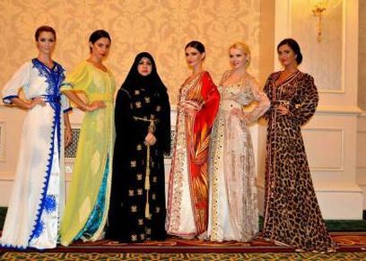 مصممة الأزياء العالمية  الامارتية مني المنصوري