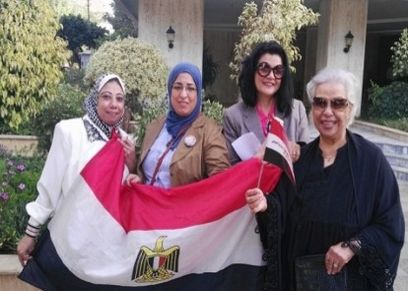 ناخبات أمام اللجان