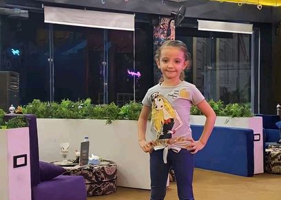 الطفلة لارين