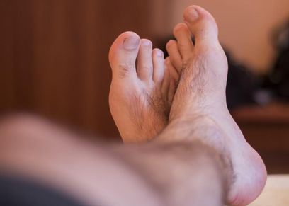العناية بقدم الرجال
