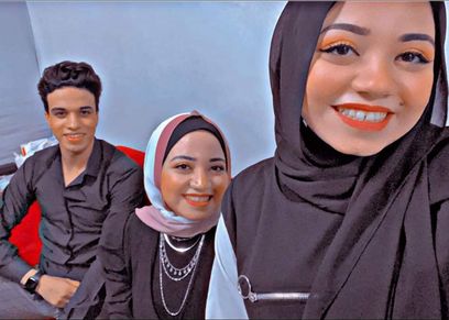 شريف وخطيبته وشقيقتها