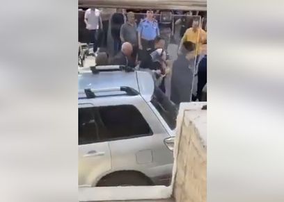 لحظة وصول والدي إيمان إرشيد