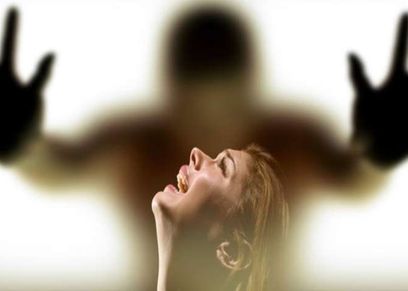 «مجالسة الكفيل دون حجاب وسهرات مع مديره لزيادة راتبه لـ18 ألف جنيه».. قصة سورية تطلب «الخلع»