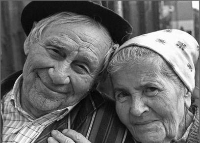صورة أرشيفية لكبار سن