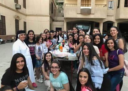 تلاميذ مدرسة نوتردام في افطار جماعي