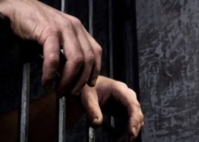 السجن 15 عاما لرجل عرض ابنته للبيع في العراق
