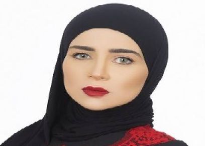 الموضة السنادى: شابوهات «ليالى أوجينى» وحجاب «مى عز الدين»