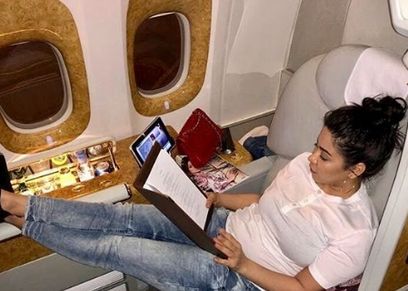 شيرين عبد الوهاب تسافر إلى دبي رغم حكم حبسها