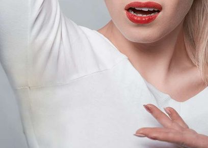 طرق التخلص من بقع العرق على الملابس