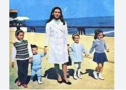 زبيدة ثروت وبناتها