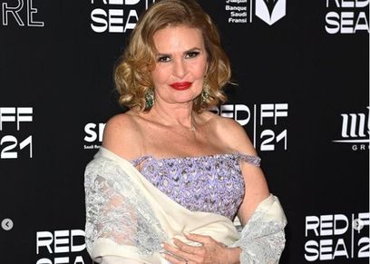 الفنانة يسرا