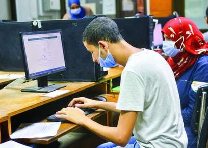 طلاب أثناء ترتيب رغبات التنسيق - أرشيفية