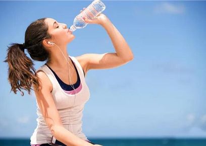 أخطاء عند شرب الماء