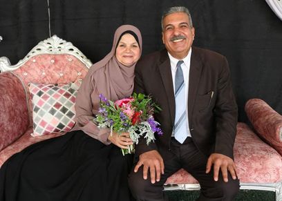 احتفال زوجه ببلوغ زوجها سن المعاش بالبحيرة