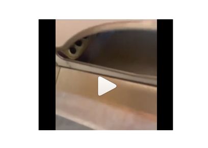 الهاتف المحمول المخفي في الحمام