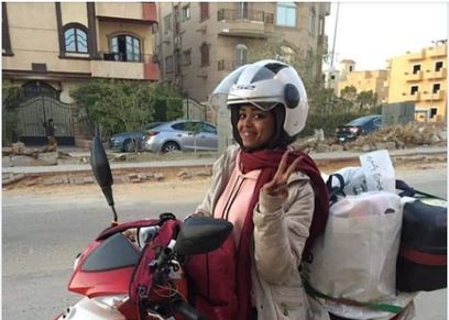 ضحى محمد تعمل مندوبة شحن ودليفري