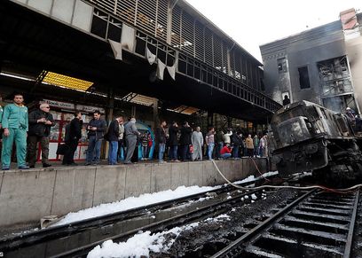 «أكل وشرب ومواصلات».. ياسمين وصديقاتها في خدمة مصابي حادث محطة مصر