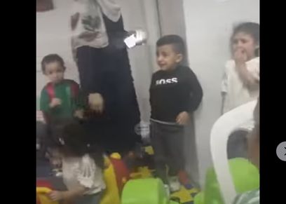 بكاء الأطفال في مخيم جنين
