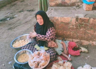 أسماء الصعيدي أثناء بيع الفنكوش والترمس