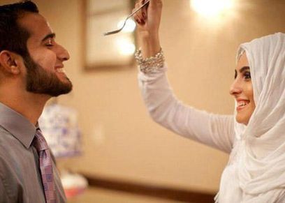 هل يحق للرجل أن يأمر زوجته بالصلاة والحجاب؟