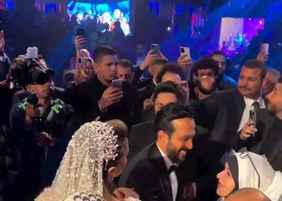ظهور خاص لوالدة تامر حسني في حفل زفاف أحمد عصام