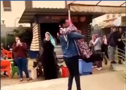 حضن