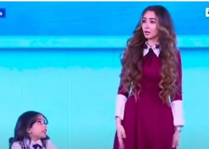 طفلة قادرون باختلاف مع الفنانة هنا الزاهد