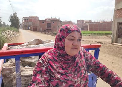 داليا العليمي تقود تروسيكل وتجمع القمامة بالمنوفية