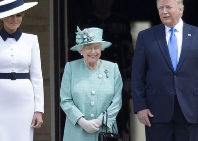 ثوب مزين بمعالم لندن.. هكذا استعدت ميلانيا ترامب لمقابلة إليزابيث الثانية