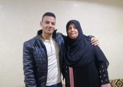 الشاب الذي انقذ الطفل ووالدته