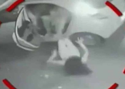 بالفيديو| قبل ساعات قليلة من زفافها.. اختطاف عروس على يد مجهولين
