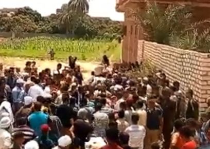 العثور على طفلة 5 سنوات مذبوحة أمام منزلها