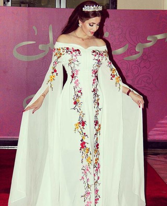 بالصور| 50 إطلالة جذابة للفنانة نسرين طافش