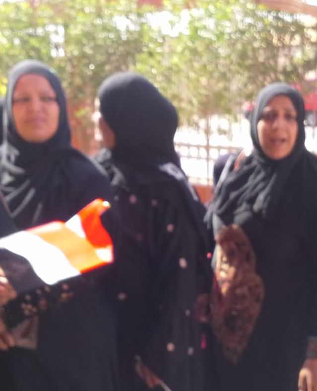 حشود النساء أمام اللجان الانتخابية للأدلاء بأصواتهم في التعديلات الدستورية 2019
