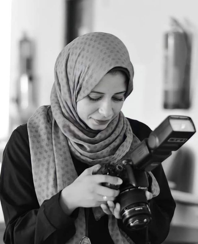 فاطمة سافرت عبر الزمن بجلسة تصوير ذات طابع سبعيناتي