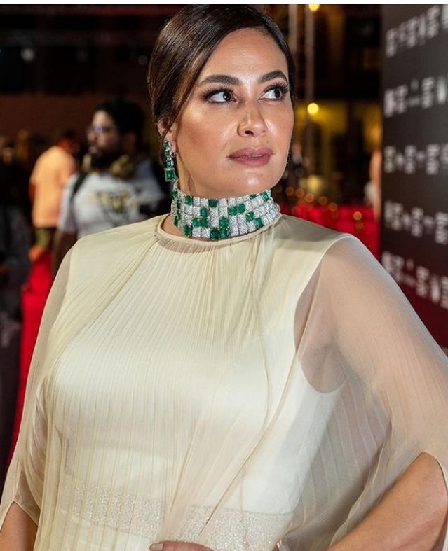 هند صبري تطل بالأبيض في افتتاح مهرجان البحر الأحمر السينمائي الدولي في السعودية