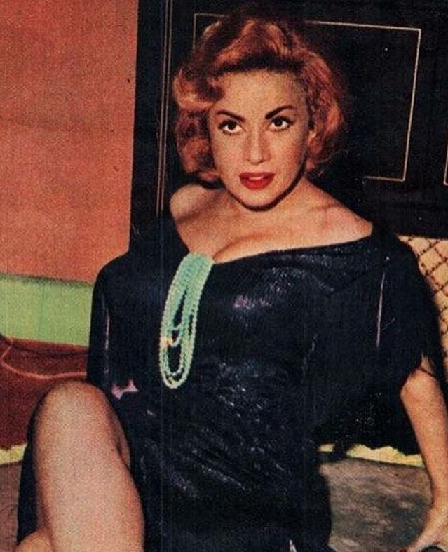 50 صورة لأيقونة الجمال هند رستم.. هكذا كانت ملكة الإغراء