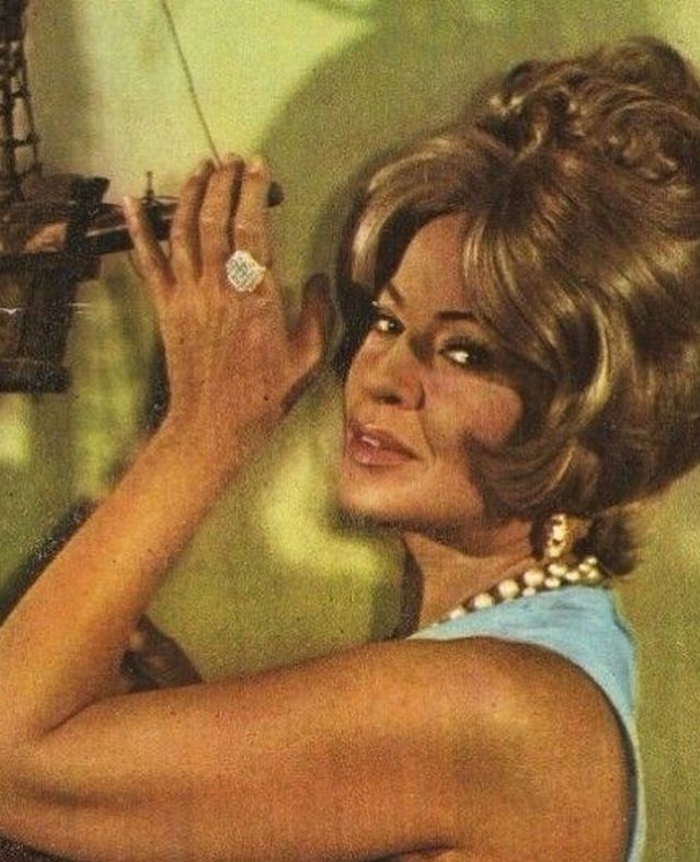 50 صورة لأيقونة الجمال هند رستم.. هكذا كانت ملكة الإغراء