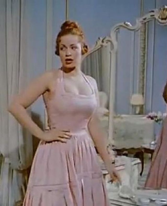 50 صورة لأيقونة الجمال هند رستم.. هكذا كانت ملكة الإغراء