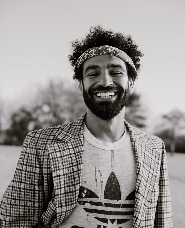 محمد صلاح في جلسة تصوير جديدة بـ ستايل سبعيناتي