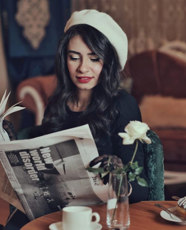فاطمة سافرت عبر الزمن بجلسة تصوير ذات طابع سبعيناتي