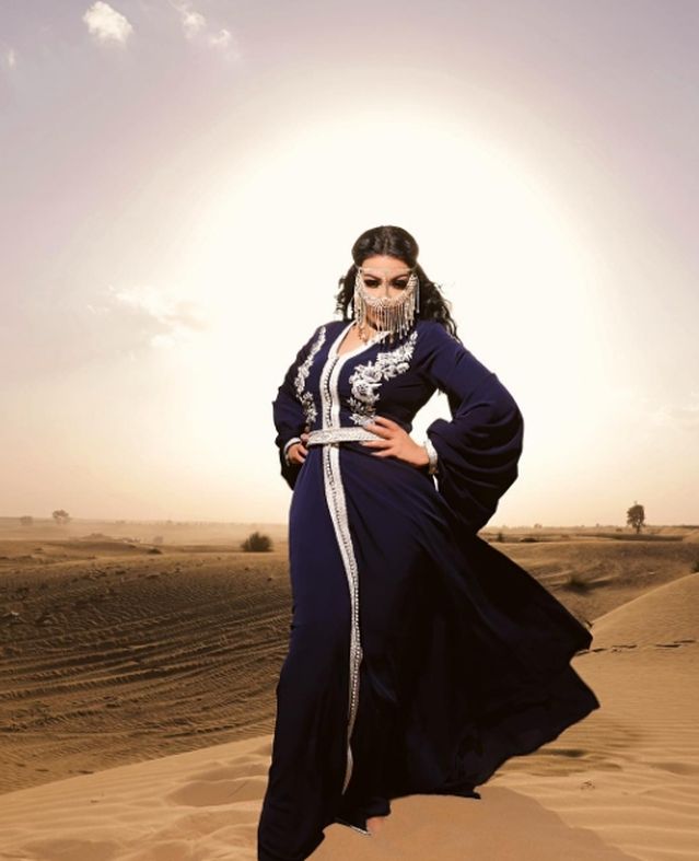 أحدث فوتوسيشن للفنانة سيمة الخشاب..قفطان أزرق ويشمك دهبي