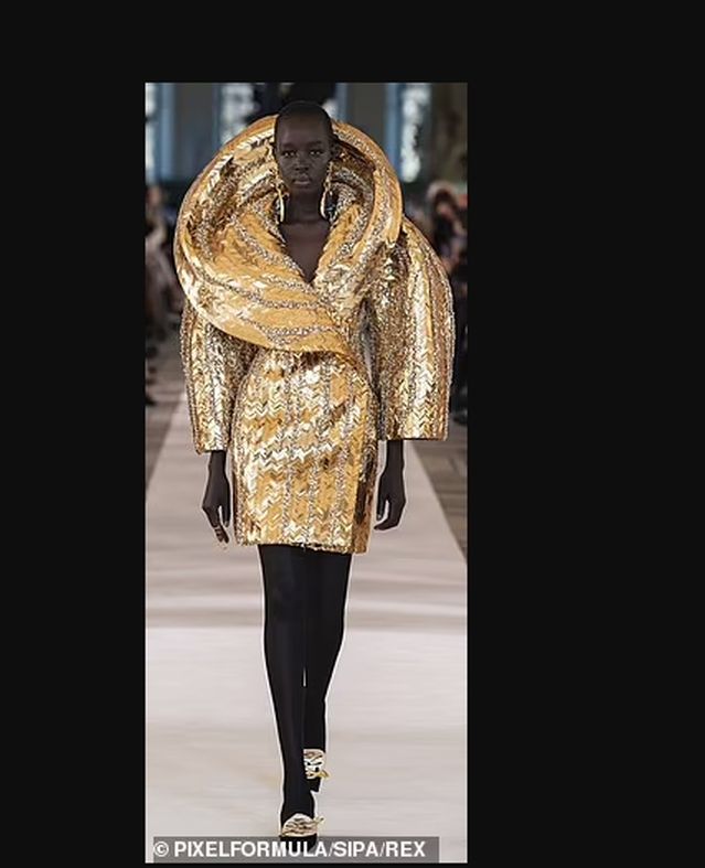 قطع مميزة وفريد في عرض أزياء ضمن أسبوع موضة باريس بتوقيع Schiaparelli