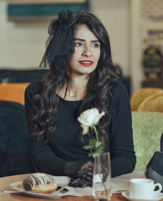فاطمة سافرت عبر الزمن بجلسة تصوير ذات طابع سبعيناتي