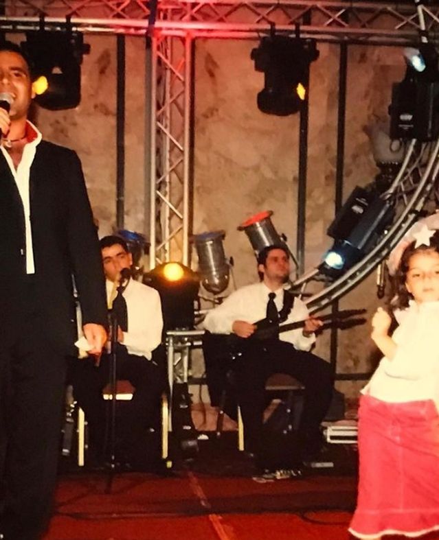بعد اقتراب موعد زفافها.. صور تجمع ابنة عاصي الحلاني مع والدها: من الطفولة للشباب